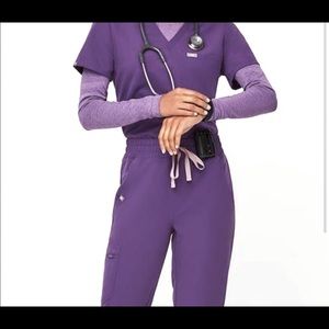 Used (like new) set of Magic Purple Figs Scrubs!! 💜🦄